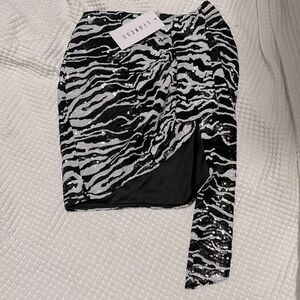 NWT- Lioness- XS. Sequin Mini Skirt